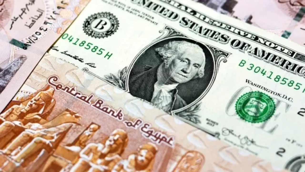 هل يقترب الدولار من حاجز 50 جنيهًا في مصر خلال تعاملات الاثنين؟